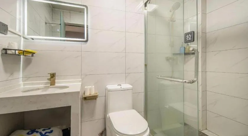 7 Days Inn Yingshang Lanxing Building Materials Market