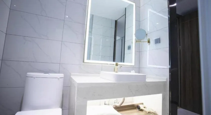 7 Days Inn Yingshang Lanxing Building Materials Market