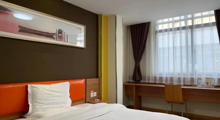 Bed in 7 Days Inn Yingshang Lanxing Building Materials Market