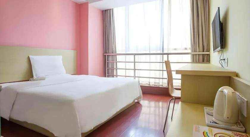 Bed in 7 Days Inn Yingshang Lanxing Building Materials Market