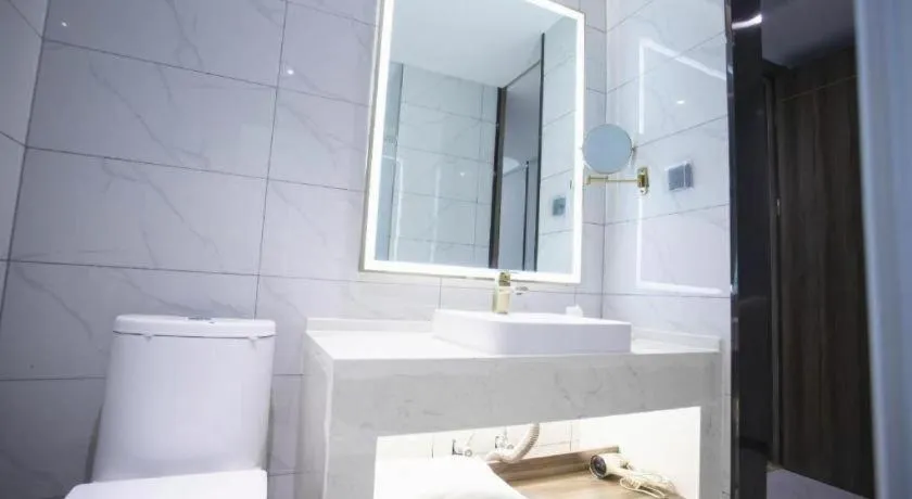 7 Days Inn Yingshang Lanxing Building Materials Market