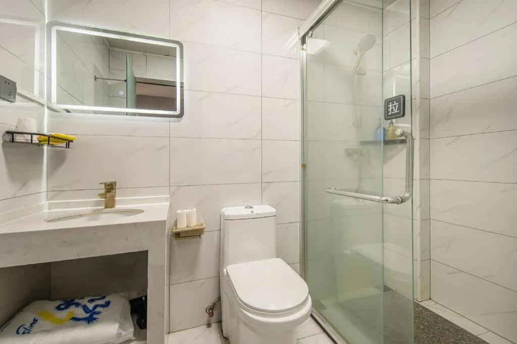 7 Days Inn Yingshang Lanxing Building Materials Market