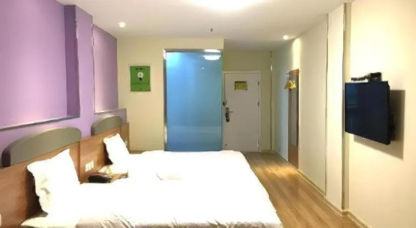 Bed in 7 Days Inn Yingshang Lanxing Building Materials Market