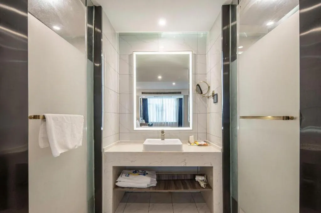 7 Days Inn Yingshang Lanxing Building Materials Market