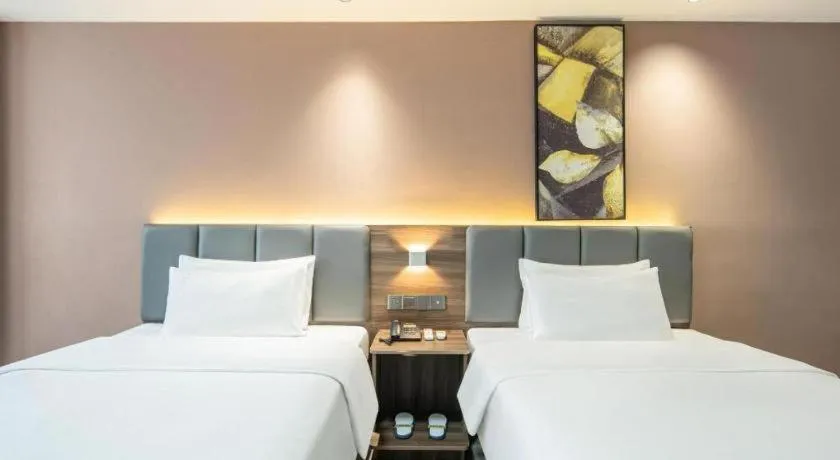 Bed in 7 Days Inn Yingshang Lanxing Building Materials Market