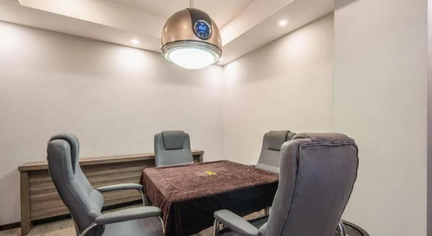 7 Days Inn Yingshang Lanxing Building Materials Market