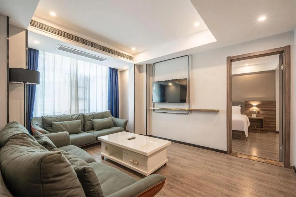 7 Days Inn Yingshang Lanxing Building Materials Market