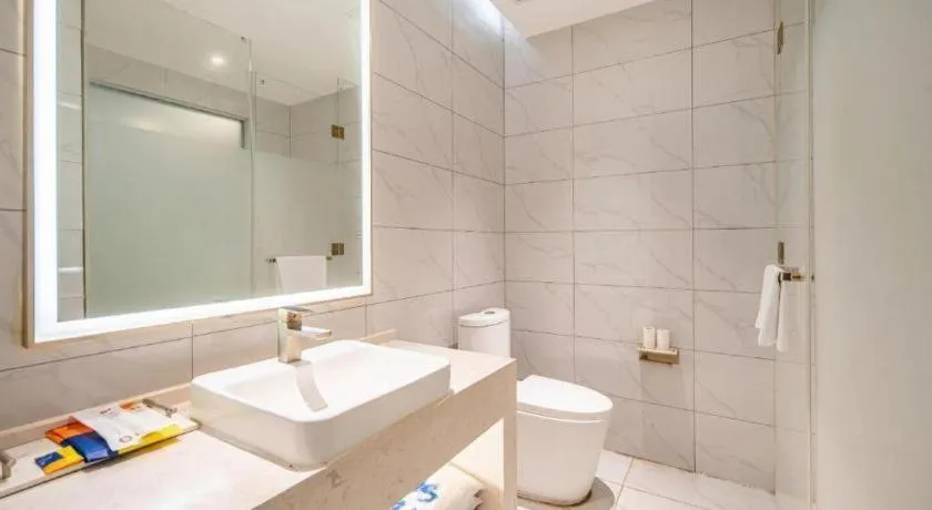 7 Days Inn Yingshang Lanxing Building Materials Market