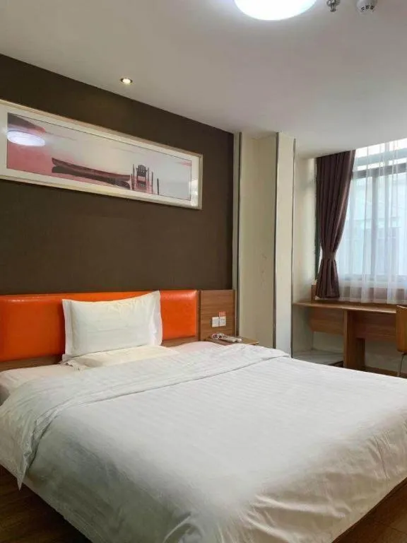 Bed in 7 Days Inn Yingshang Lanxing Building Materials Market