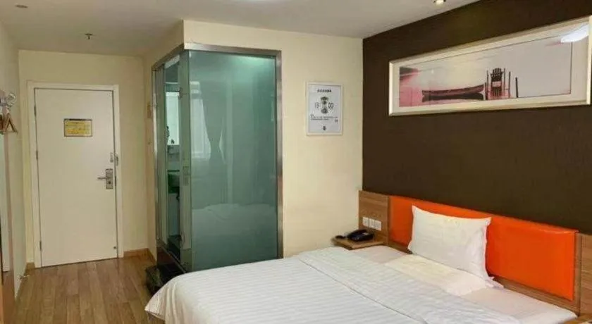 Bed in 7 Days Inn Yingshang Lanxing Building Materials Market