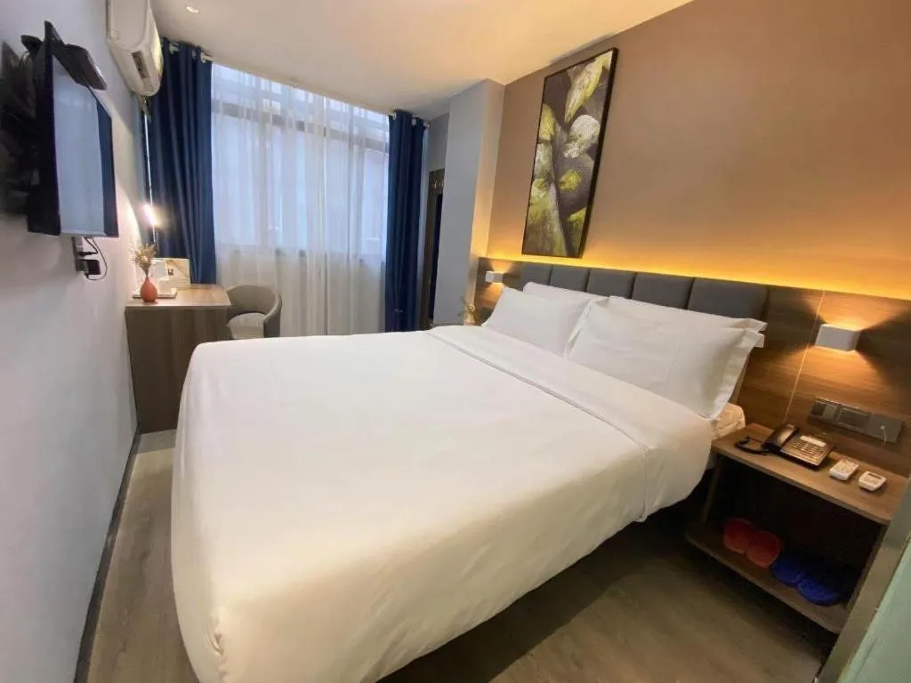 Bed in 7 Days Inn Yingshang Lanxing Building Materials Market