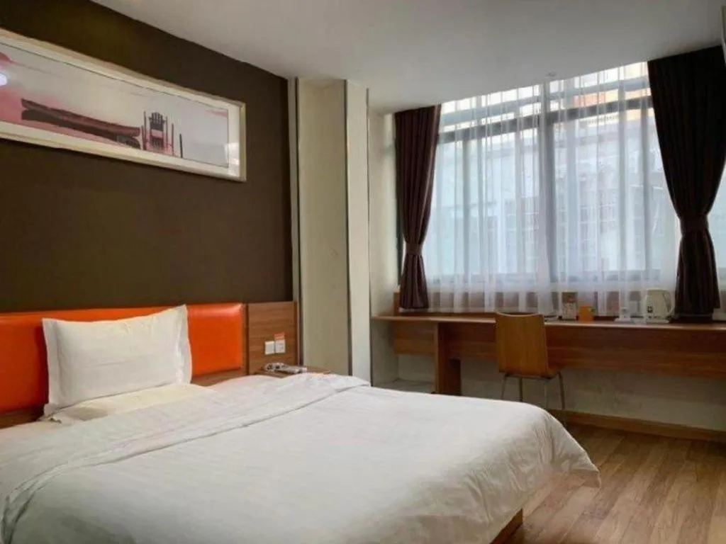 Bed in 7 Days Inn Yingshang Lanxing Building Materials Market