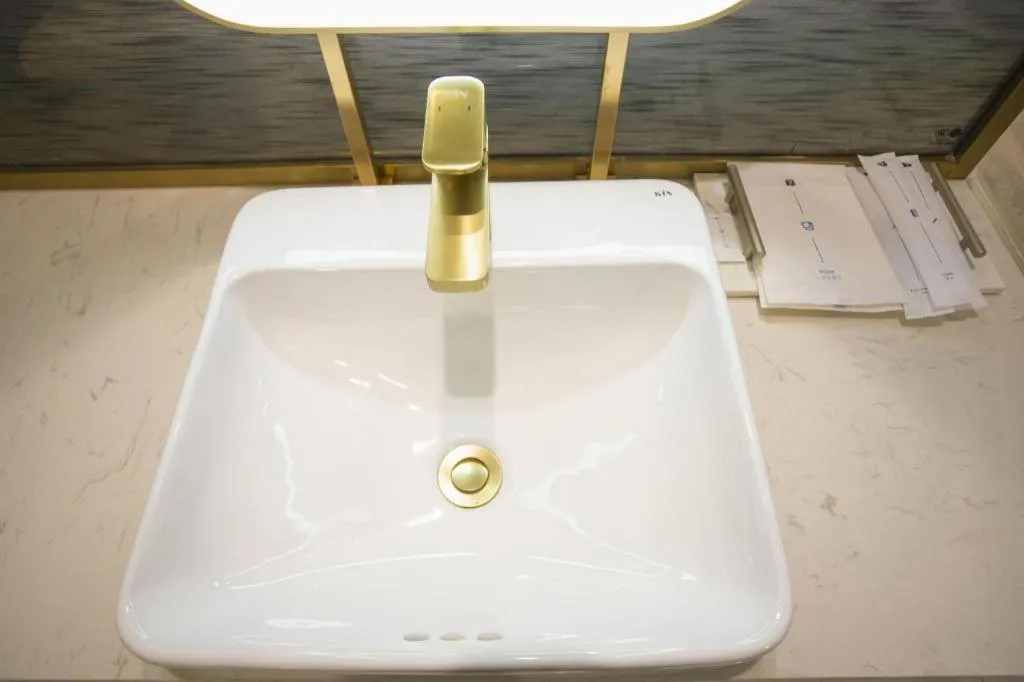 7 Days Inn Yingshang Lanxing Building Materials Market