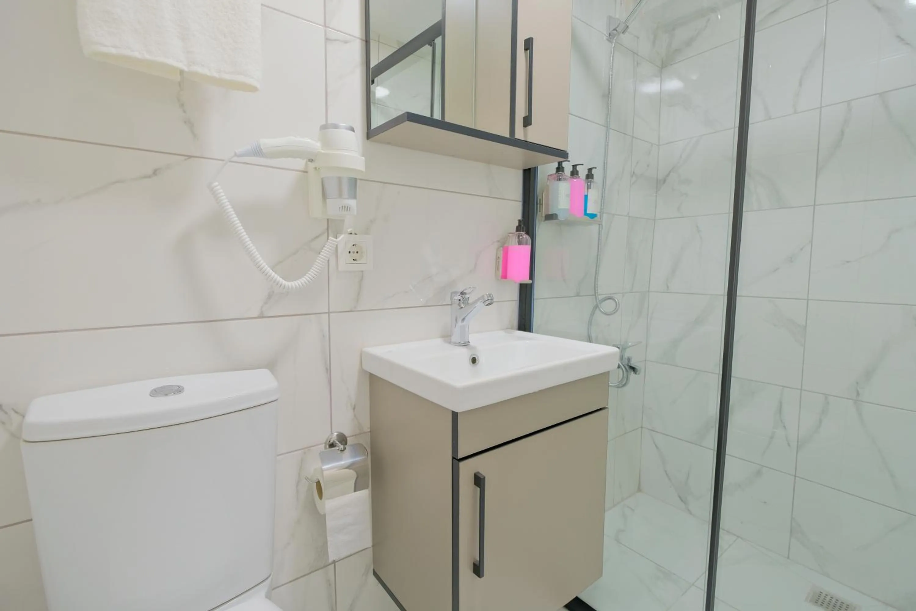 Shower in Lucky Hotel İstanbul