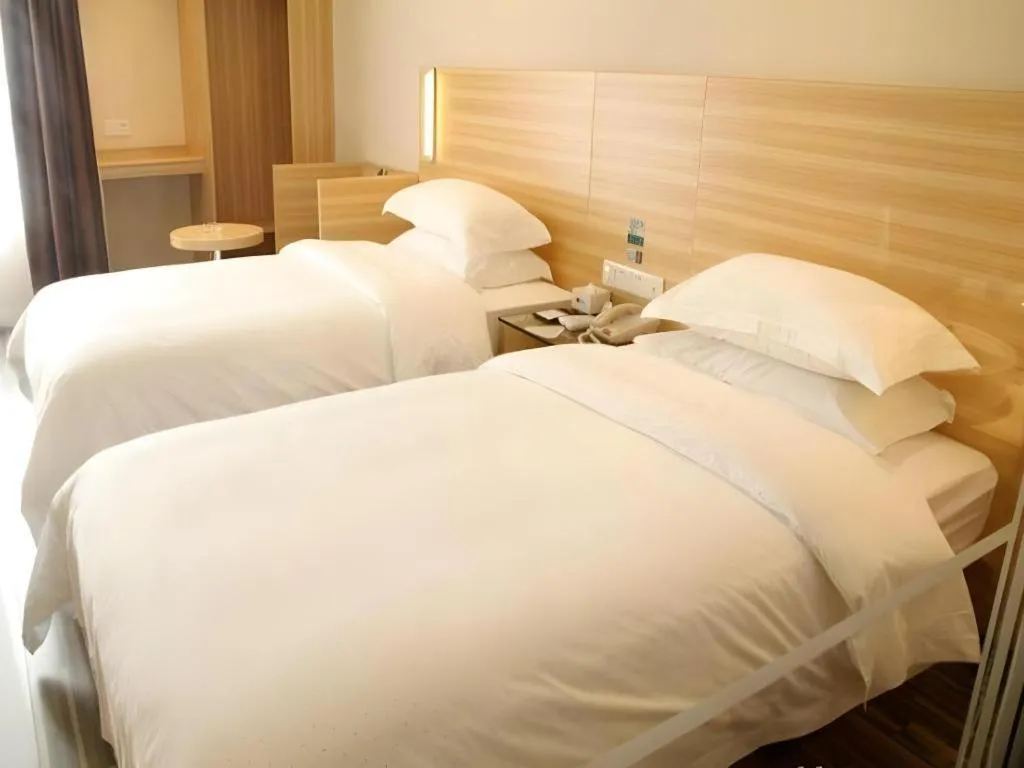 Bed in City Comfort Inn Zhongshan Lihe Square Walmart Branch