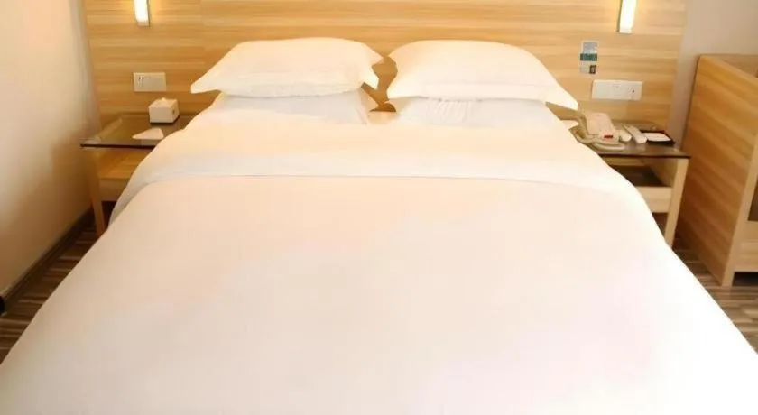 Bed in City Comfort Inn Zhongshan Lihe Square Walmart Branch