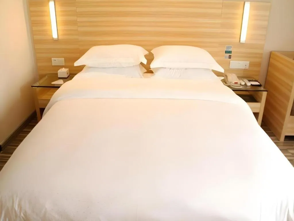 Bed in City Comfort Inn Zhongshan Lihe Square Walmart Branch