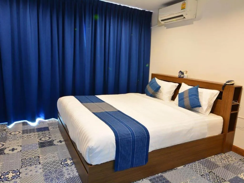 Bed in The Indigo House Phrae