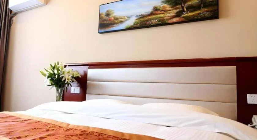 Bed in GreenTree Inn Shandong Yuncheng Ximen Street Songjiang Kung Fu School Business Hotel