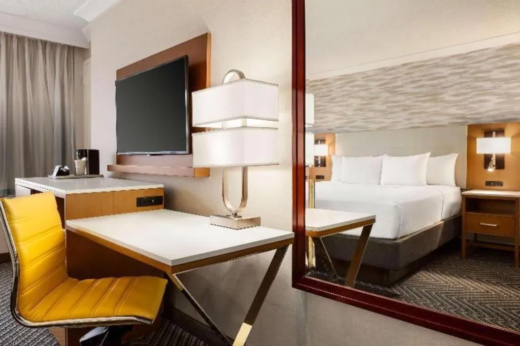 Bed in Hotel Baltimore Downtown-Inner Harbor