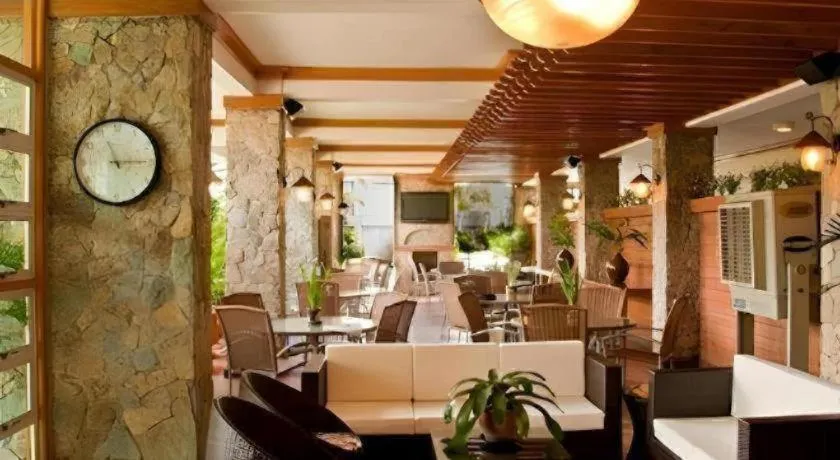 Chocolate and Berries Hotel