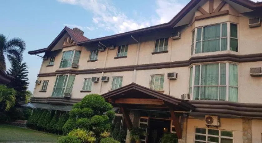 Chocolate and Berries Hotel