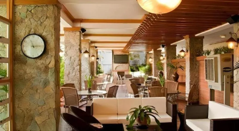 Chocolate and Berries Hotel