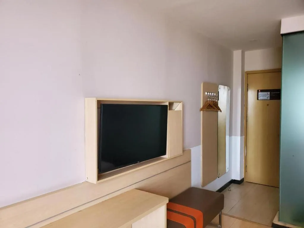 7 Days Premium Shihezi Youxie Plaza Jun Ken Museum