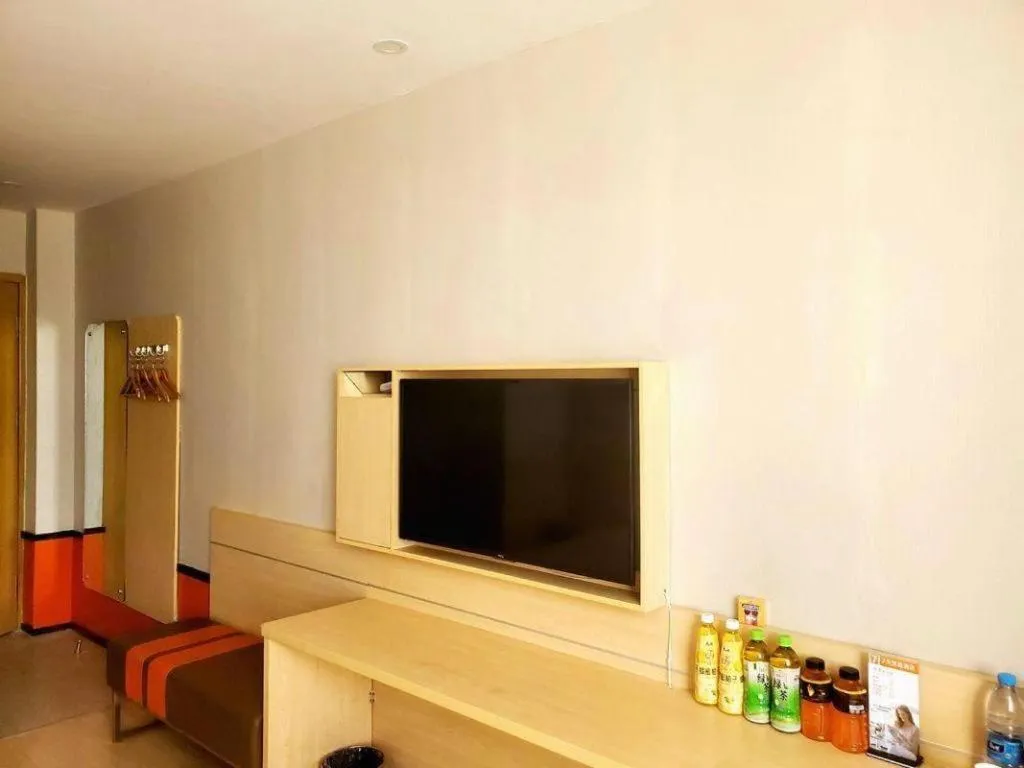 7 Days Premium Shihezi Youxie Plaza Jun Ken Museum