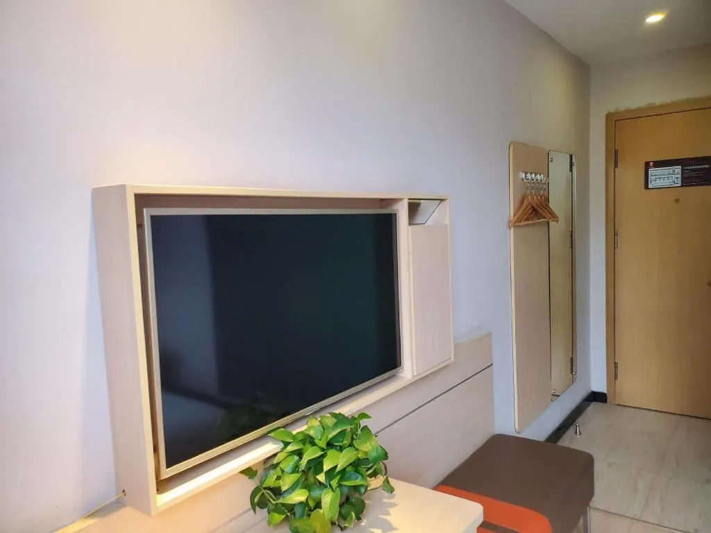 7 Days Premium Shihezi Youxie Plaza Jun Ken Museum