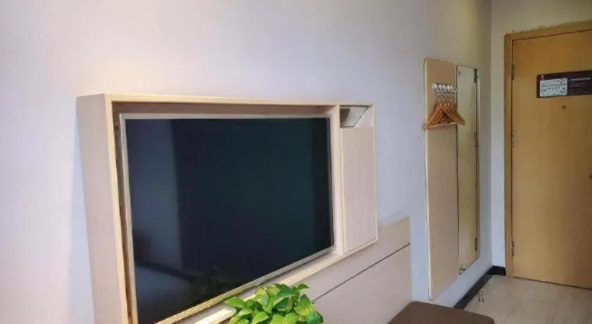 7 Days Premium Shihezi Youxie Plaza Jun Ken Museum