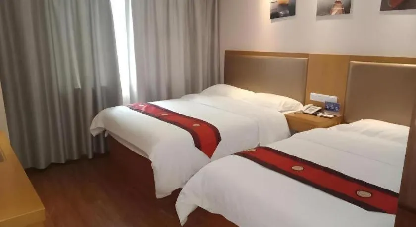 Bed in GreenTree Inn Yangshuo West Street Express Hotel