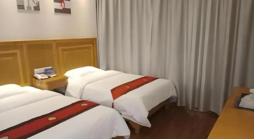 Bed in GreenTree Inn Yangshuo West Street Express Hotel