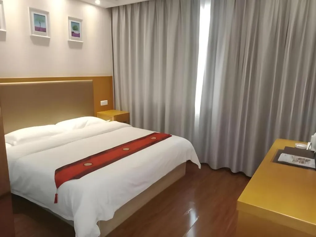 Bed in GreenTree Inn Yangshuo West Street Express Hotel