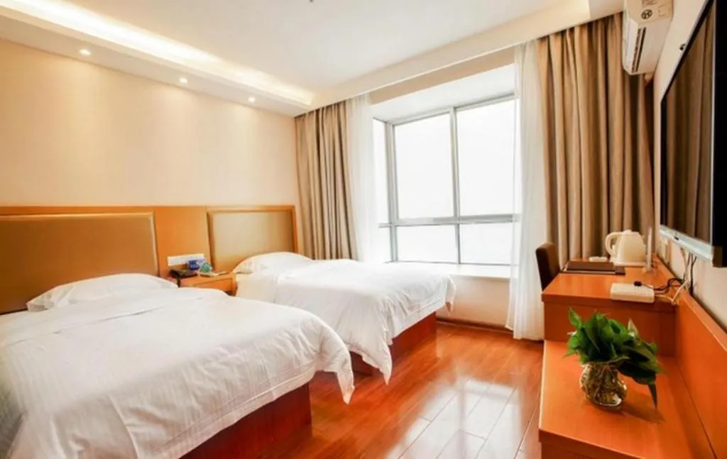 Bed in GreenTree Inn Yangshuo West Street Express Hotel