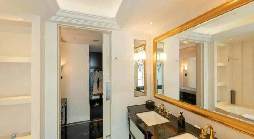 Tongxiang Inspirock Hotel