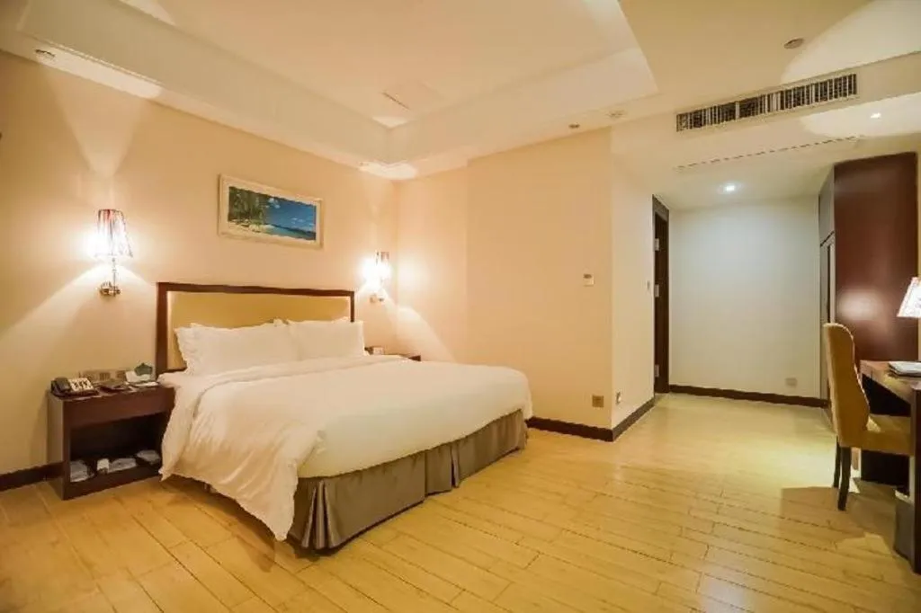 Bed in Xiamen Jinjiu Hotel