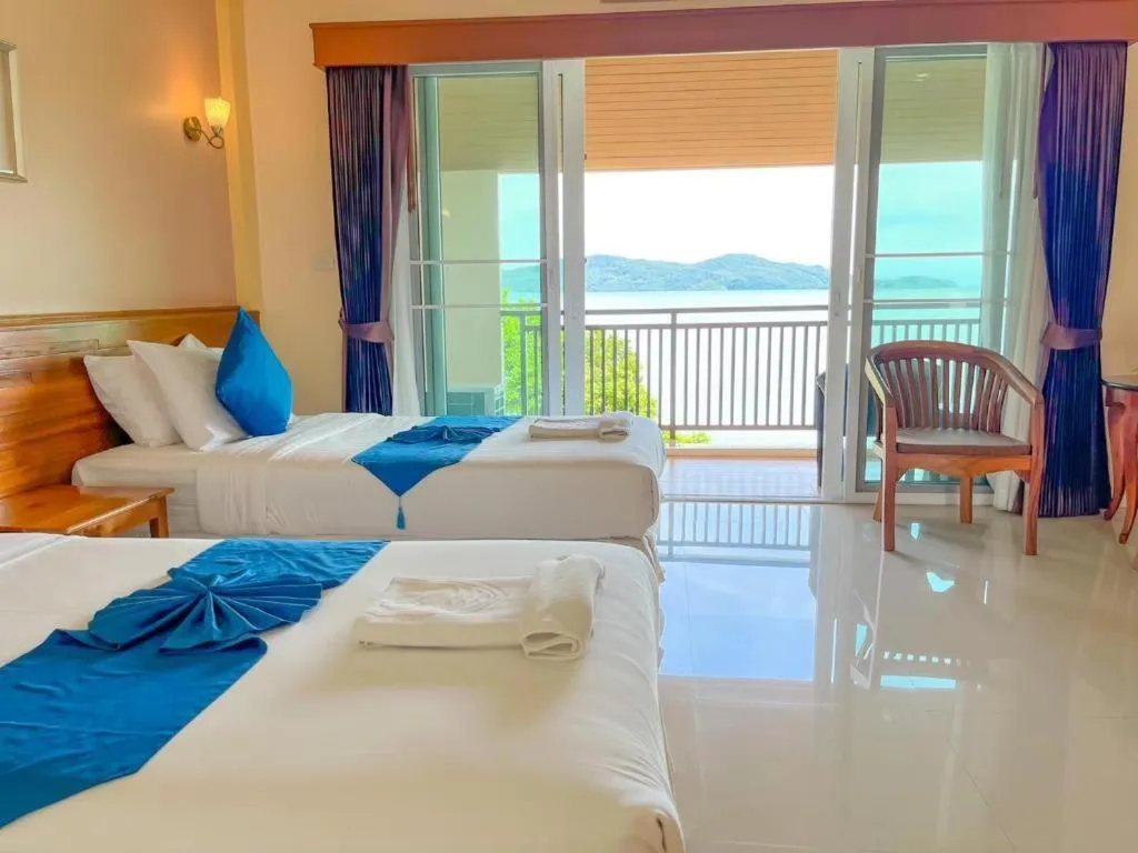 Bed in Royal Hill Satun Hotel