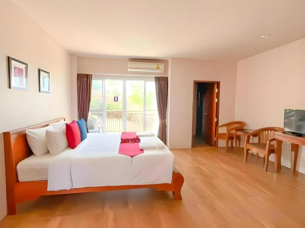 Bed in Royal Hill Satun Hotel