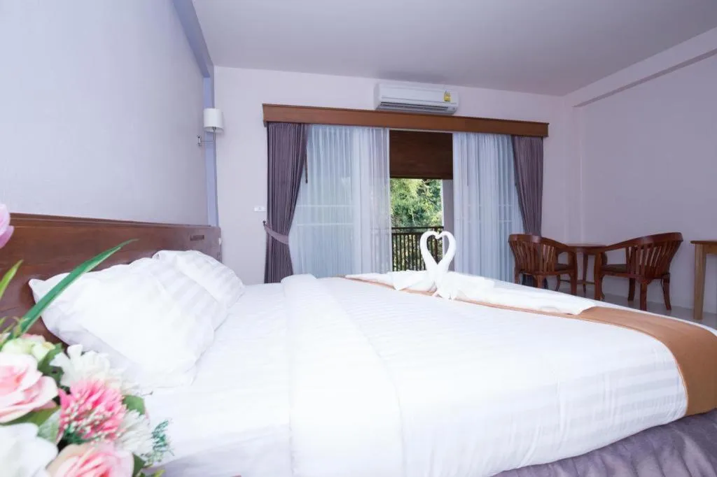 Bed in Royal Hill Satun Hotel