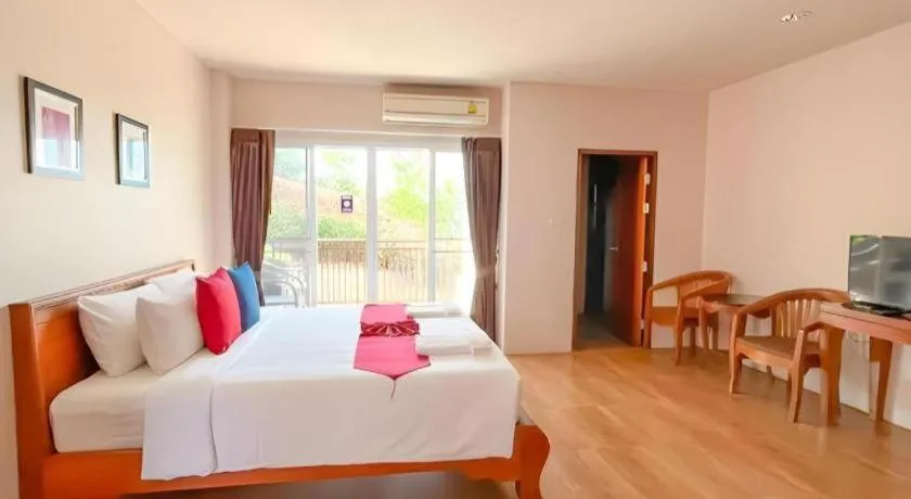 Bed in Royal Hill Satun Hotel