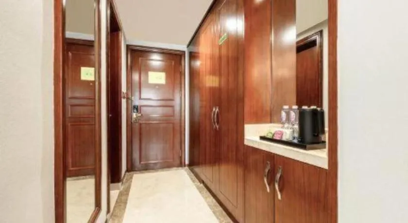 Vienna International Hotel Nanning Railway Station Mingxiu Road Metro Station