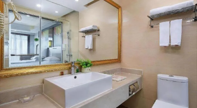 Vienna International Hotel Nanning Railway Station Mingxiu Road Metro Station