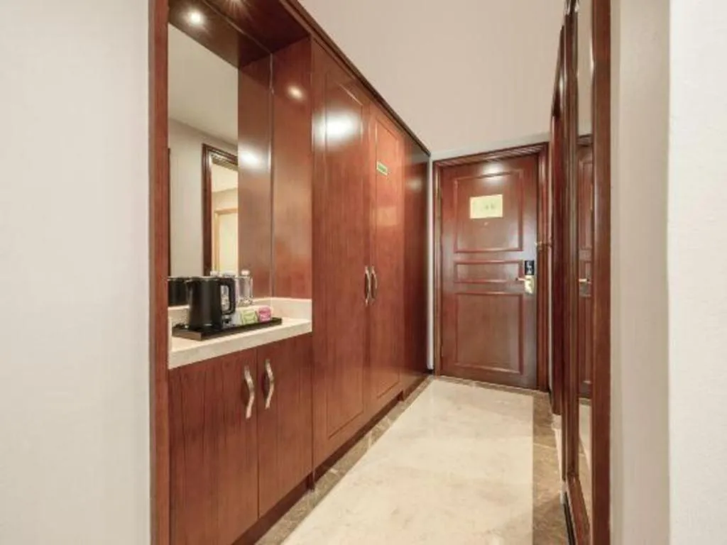 Vienna International Hotel Nanning Railway Station Mingxiu Road Metro Station