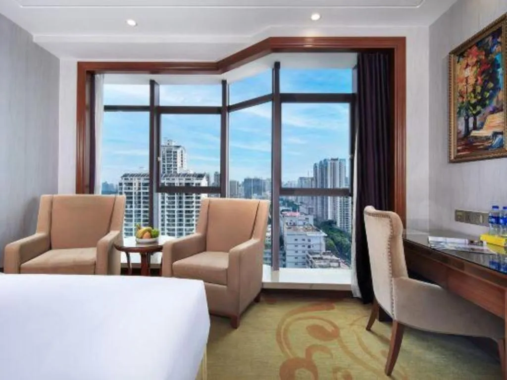 Vienna International Hotel Nanning Railway Station Mingxiu Road Metro Station