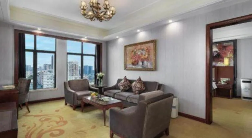 Vienna International Hotel Nanning Railway Station Mingxiu Road Metro Station