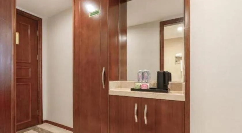 Vienna International Hotel Nanning Railway Station Mingxiu Road Metro Station