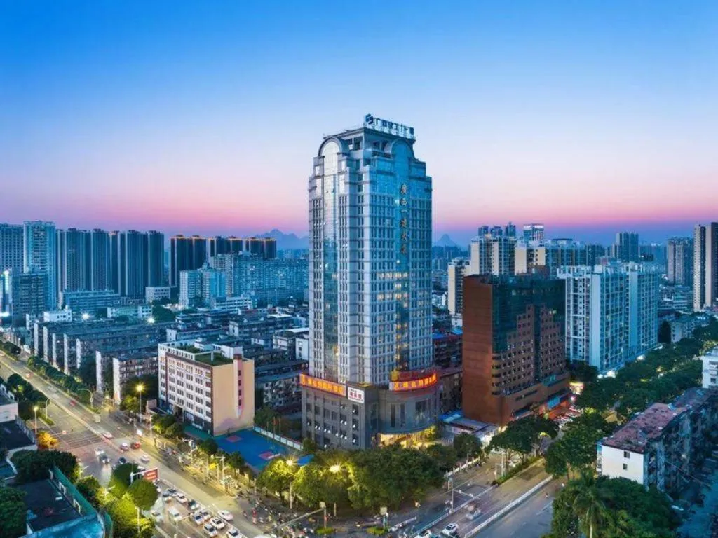 Vienna International Hotel Nanning Railway Station Mingxiu Road Metro Station