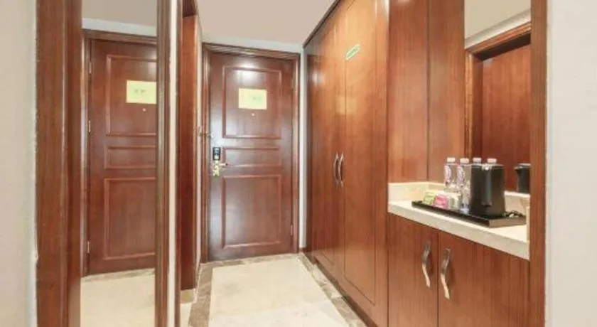 Vienna International Hotel Nanning Railway Station Mingxiu Road Metro Station