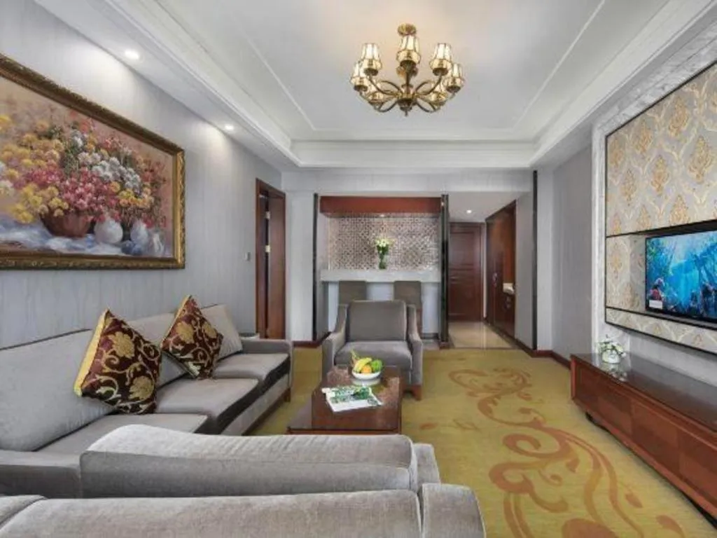 Vienna International Hotel Nanning Railway Station Mingxiu Road Metro Station